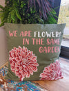 Pamut Párnahuzat Felirattal - We are Flowers - Olívazöld, Rózsaszín és Natúr-1