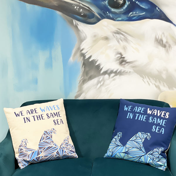 Pamut Párnahuzat Felirattal - We are Waves - Szürke, Kék és Natúr-2