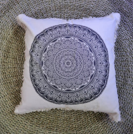 Hagyományos Mandala Párnahuzat - 60x60cm - fekete-1